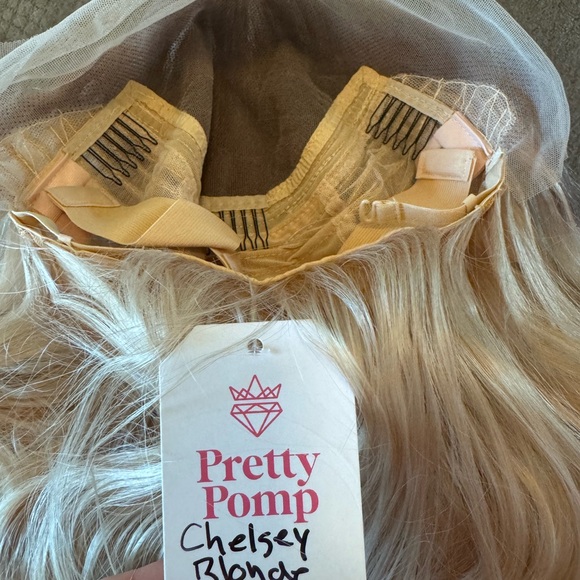 NWT Chelsey Smith Cosmetics Crowns - Petite Chelsey Blonde! So striking! - Picture 3 of 6
